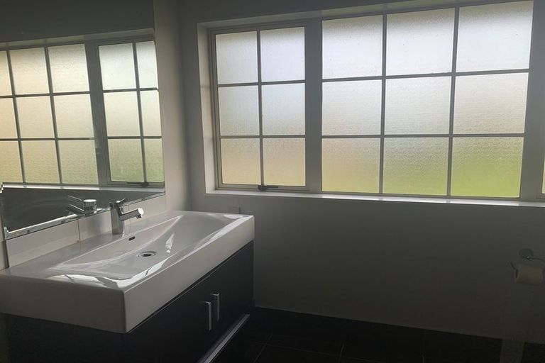 Photo of property in 6 Grace Street North, Sanson, 4817