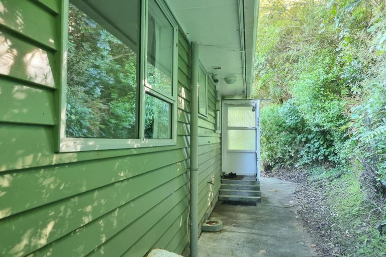 Photo of property in 58b Raroa Terrace, Tawa, Wellington, 5028