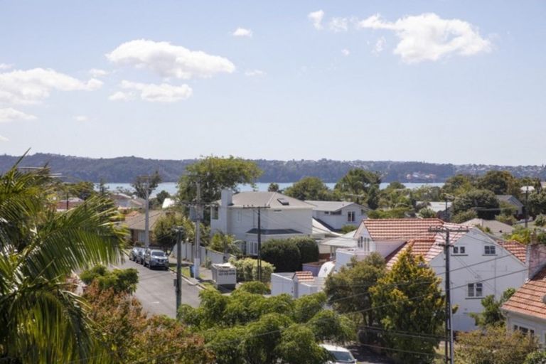 Photo of property in 11 Sunny Brae Crescent, Westmere, Auckland, 1022