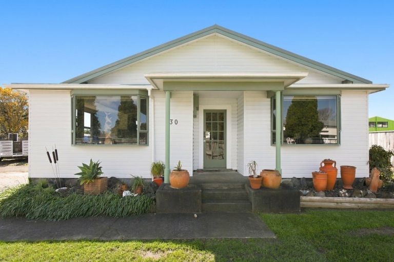 Photo of property in 30 Memorial Place, Waitara, 4320