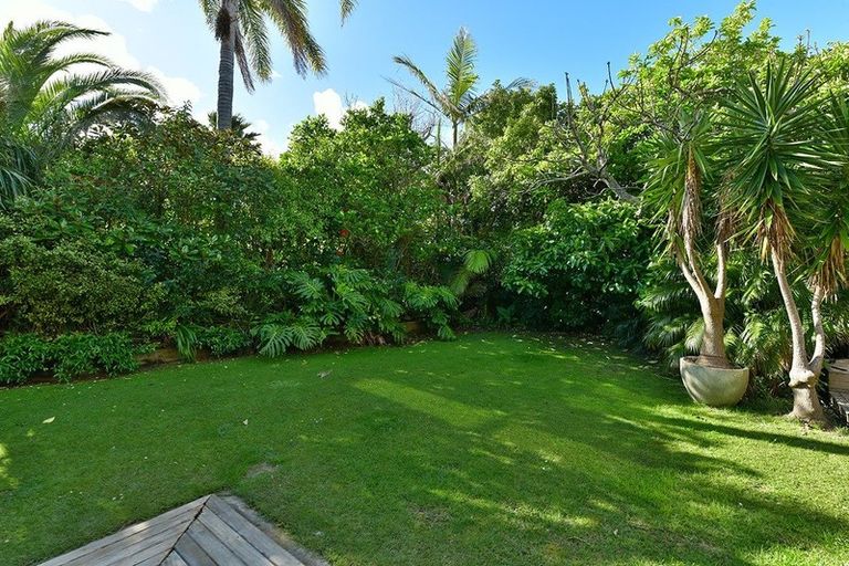 Photo of property in 8 View Road, Campbells Bay, Auckland, 0630