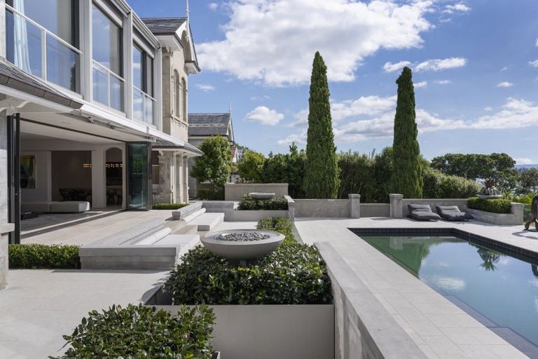 Photo of property in 27 Marine Parade, Herne Bay, Auckland, 1011