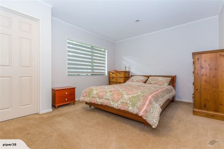 Photo of property in 1/3 Mossop Rise, Glenfield, Auckland, 0629