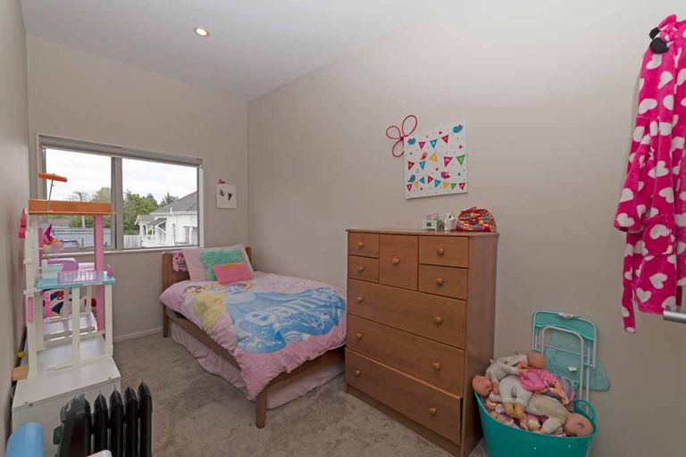 Photo of property in 15/45a Swanson Road, Henderson, Auckland, 0610