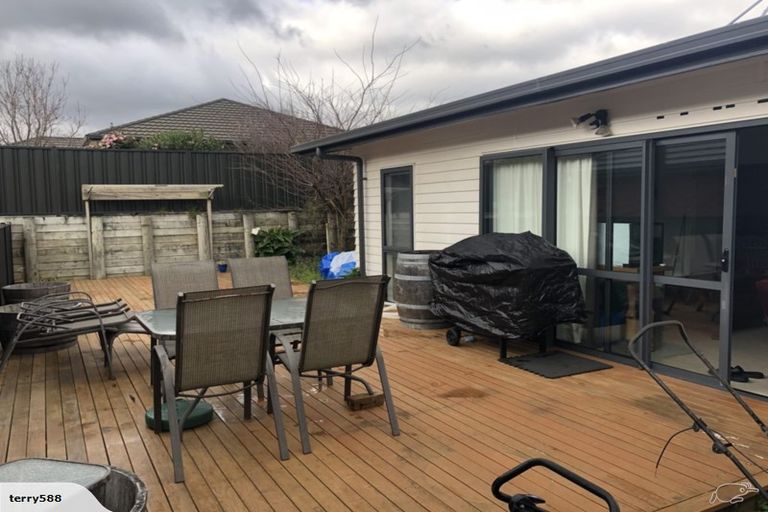 Photo of property in 5 Sunstone Crescent, Brown Owl, Upper Hutt, 5018
