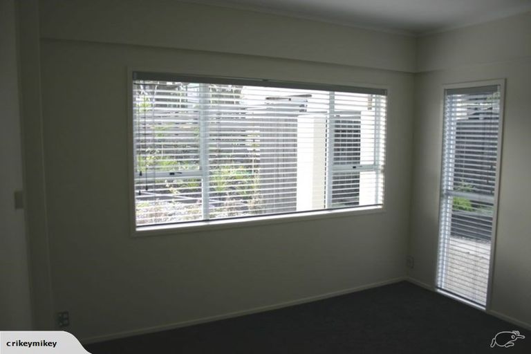 Photo of property in 1/22 Tui Glen Road, Birkenhead, Auckland, 0626