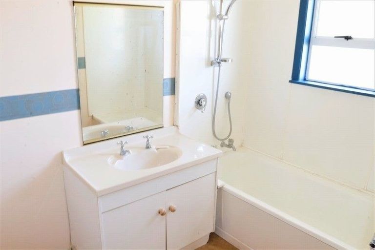 Photo of property in 5 Glenn Street, Castlecliff, Whanganui, 4501