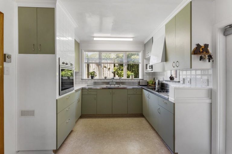 Photo of property in 18a Hawthorn Crescent, Stokes Valley, Lower Hutt, 5019