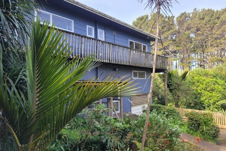 Photo of property in 15 Linda Street, Oakura, 4314