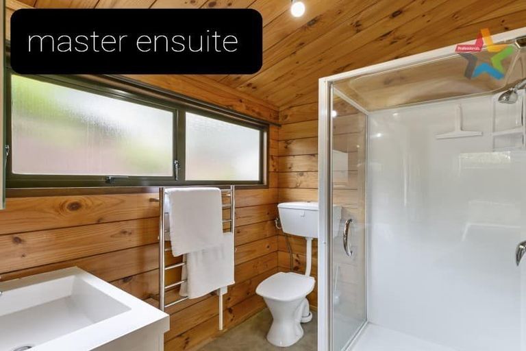 Photo of property in 87 Allington Road, Karori, Wellington, 6012