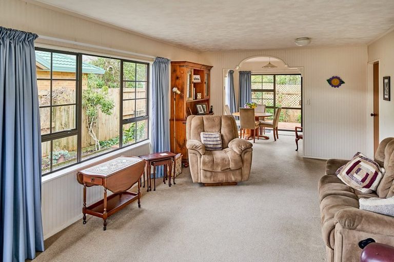 Photo of property in 104 Oxford Street, Tawa, Wellington, 5028