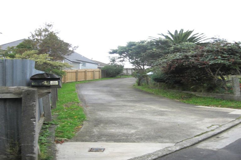Photo of property in 4 Rakopi Drive, Newlands, Wellington, 6037