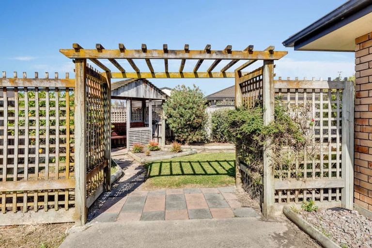 Photo of property in 16 Meridian Grove, Kelvin Grove, Palmerston North, 4414