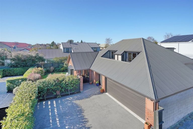 Photo of property in 2/112 Memorial Avenue, Burnside, Christchurch, 8053