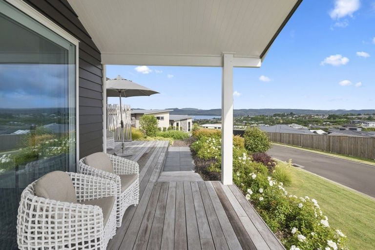 Photo of property in 5 Azalea Lane, Waipahihi, Taupo, 3330
