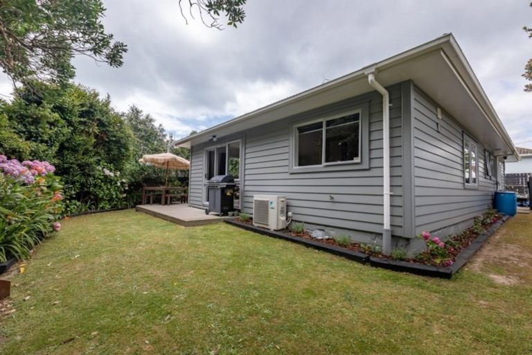 Photo of property in 2a Kapiti Crescent, Titahi Bay, Porirua, 5022
