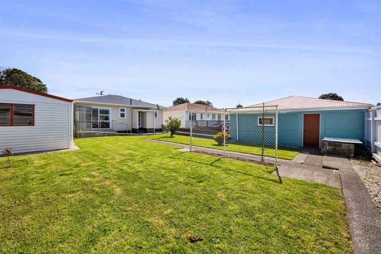 Photo of property in 84 Broadway, Waitara, 4320