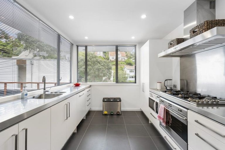 Photo of property in 37c Ngaio Road, Kelburn, Wellington, 6012