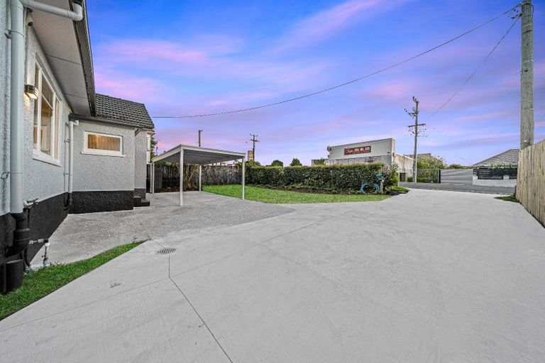 Photo of property in 4029 Great North Road, Glen Eden, Auckland, 0602