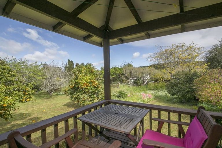 Photo of property in 18 School Road, Riverhead, 0820