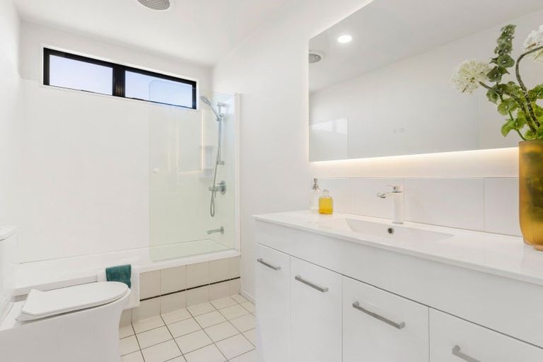 Photo of property in 11 Spalding Rise, Golflands, Auckland, 2013