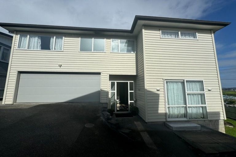 Photo of property in 517 East Coast Road, Murrays Bay, Auckland, 0630