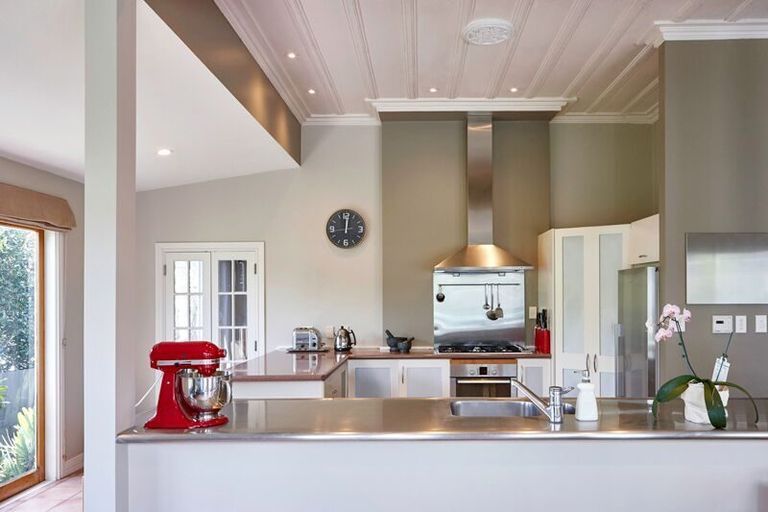 Photo of property in 1/70 Princes Street, Northcote Point, Auckland, 0627