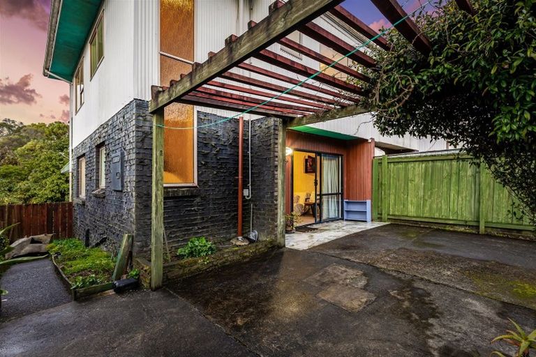 Photo of property in 1/10 Sunnyside Road, Sunnyvale, Auckland, 0612