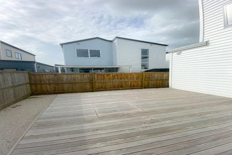 Photo of property in 102 Bellbird Street, Papakura, 2110