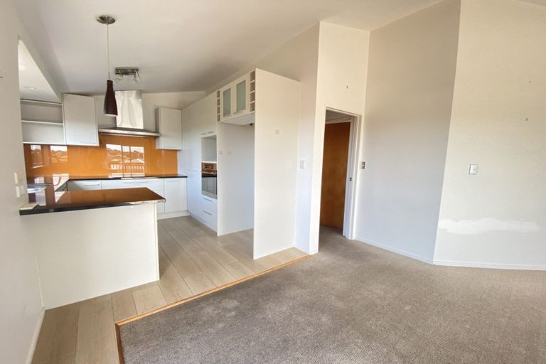 Photo of property in 1/76 Target Road, Totara Vale, Auckland, 0629