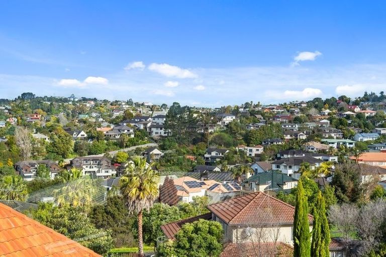 Photo of property in 28 St Clair Place, Browns Bay, Auckland, 0630