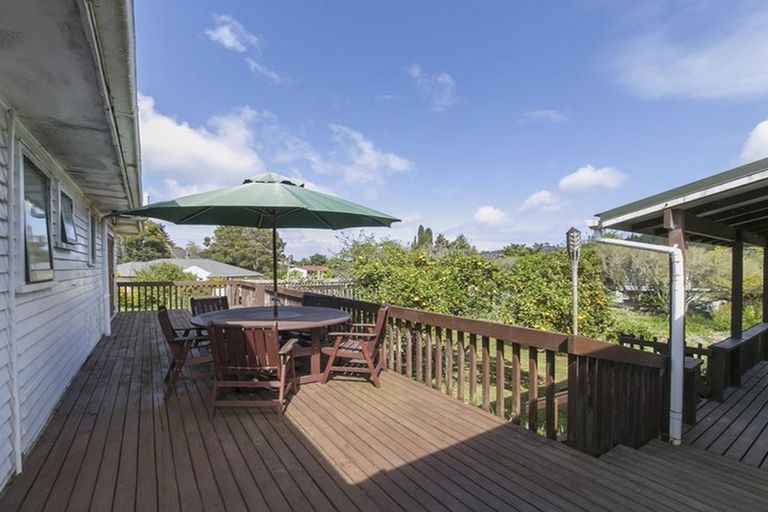 Photo of property in 18 School Road, Riverhead, 0820