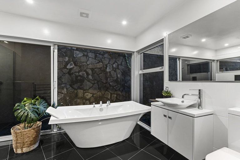 Photo of property in 67a Fulford Street, New Plymouth, 4310
