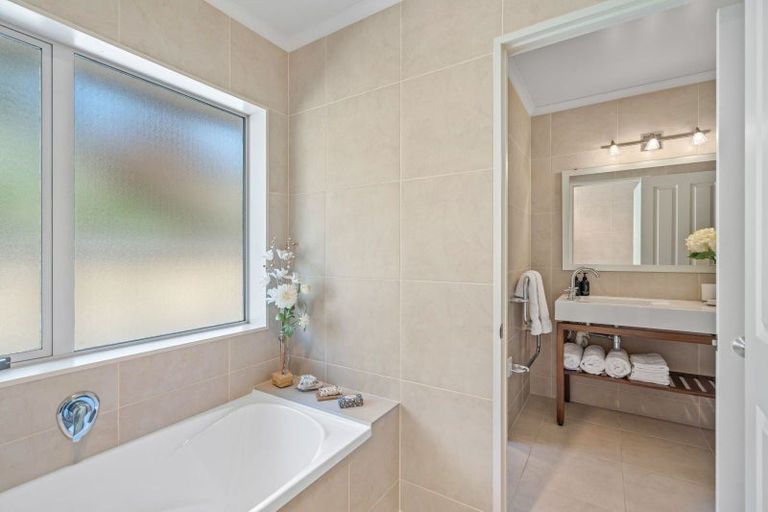 Photo of property in 1 Catherin Servant Close, Maunu, Whangarei, 0110