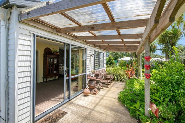 Photo of property in 154 Te Kanae Road, South Head, Helensville, 0874