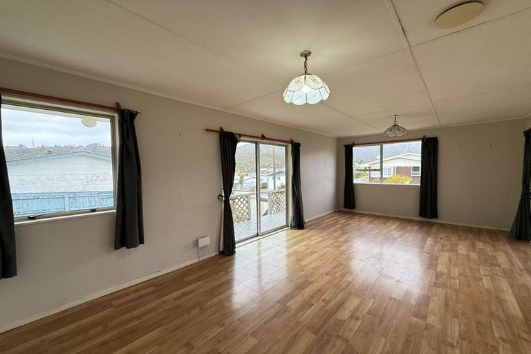 Photo of property in 21 Tiroiti Grove, Stokes Valley, Lower Hutt, 5019