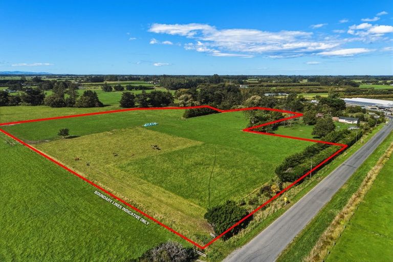 Photo of property in 16 Northbrook Road, Rangiora, 7400