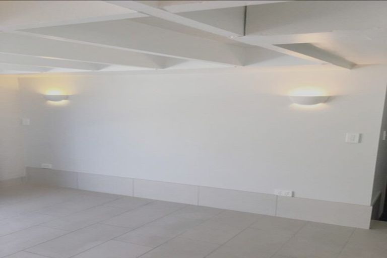 Photo of property in 6 Peach Road, Glenfield, Auckland, 0629