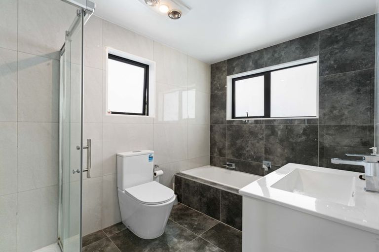 Photo of property in 14b Evans Road, Weymouth, Auckland, 2103