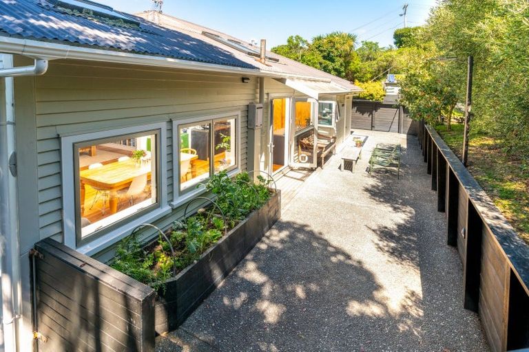 Photo of property in 30 Sugarloaf Road, Brooklyn, Wellington, 6021