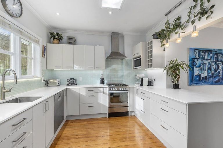 Photo of property in 1 Sydenham Street, Northland, Wellington, 6012