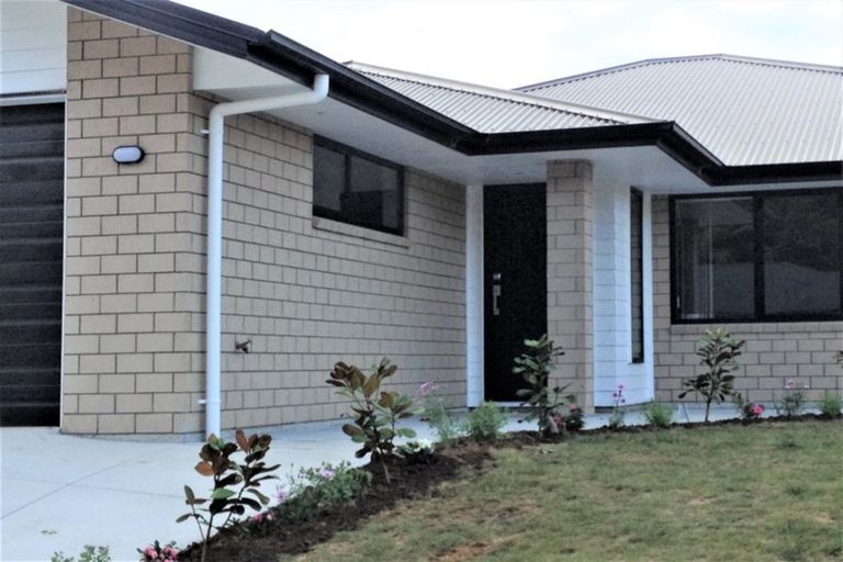 Photo of property in 11 Frederick Place, Whalers Gate, New Plymouth, 4310