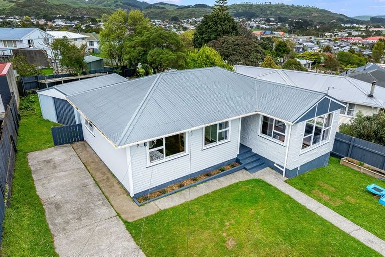 Photo of property in 100 Castor Crescent, Cannons Creek, Porirua, 5024