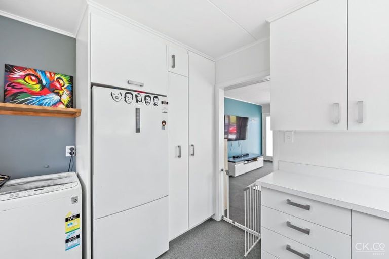 Photo of property in 15 Parera Grove, Heretaunga, Upper Hutt, 5018