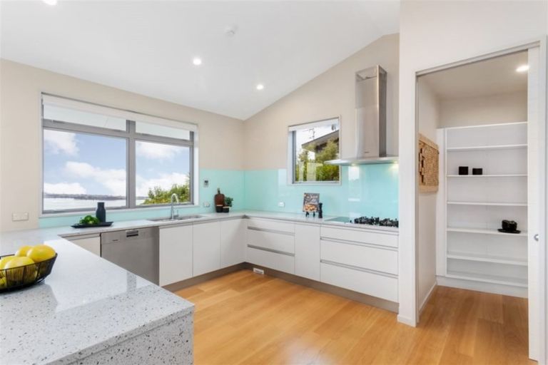 Photo of property in 2 Ti Kouka Eco Lane, Redcliffs, Christchurch, 8081