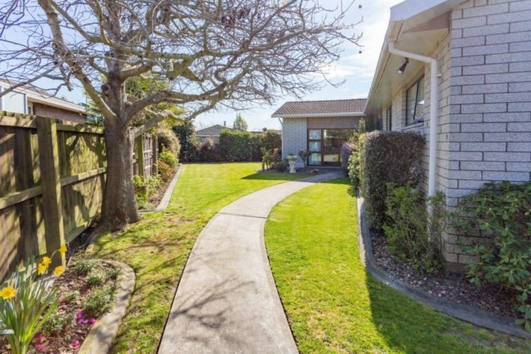 Photo of property in 10 Iona Place, Sockburn, Christchurch, 8042