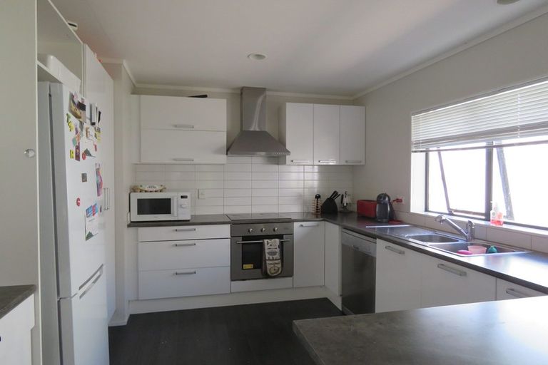 Photo of property in 6 Skybird Place, Glen Eden, Auckland, 0602