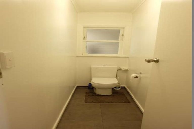 Photo of property in 142 Parkvale Road, Karori, Wellington, 6012