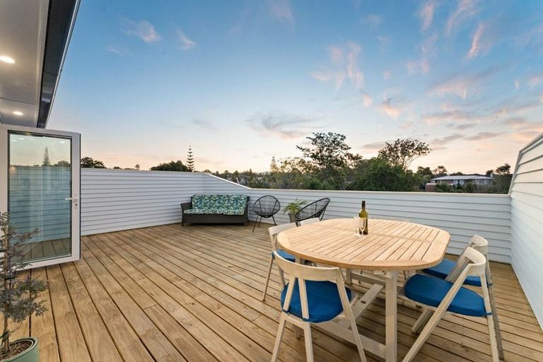 Photo of property in 23b Woodglen Road, Glen Eden, Auckland, 0602