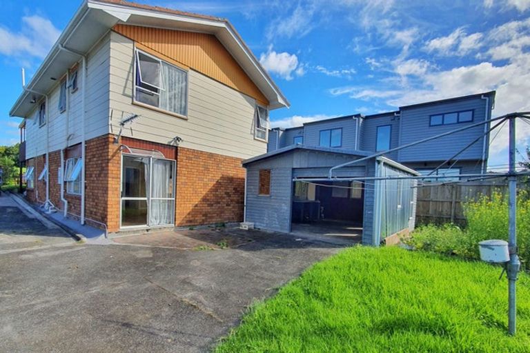 Photo of property in 57a Tiroroa Avenue, Te Atatu South, Auckland, 0610